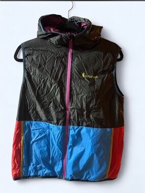 cotopaxi women’s reversible and package Colorblock Hooded Vest - Black/Blue/Red